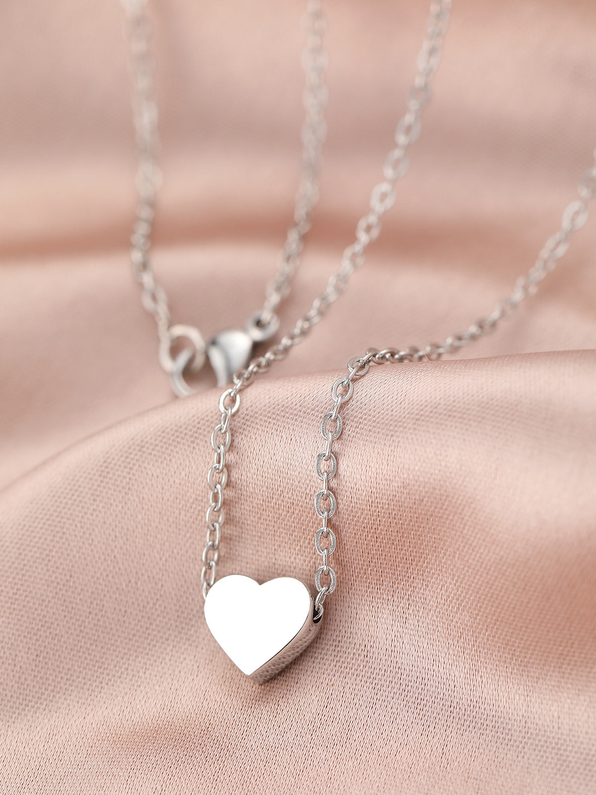 Minimalist Heart-shaped Pendant Necklace – product view 7