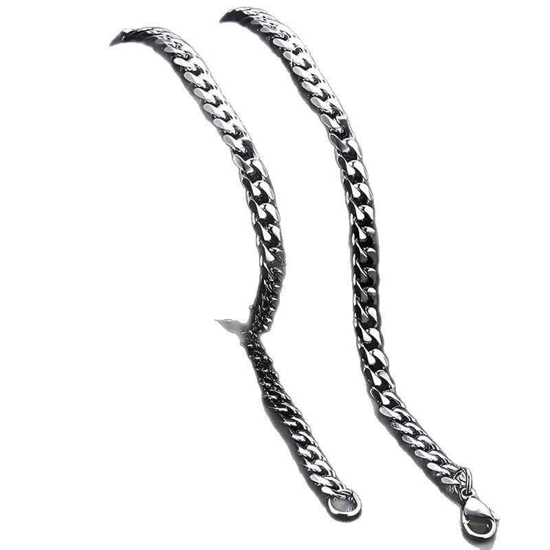 Classic Chain Necklace – product view 4