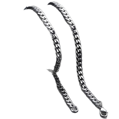 Classic Chain Necklace – product view 4