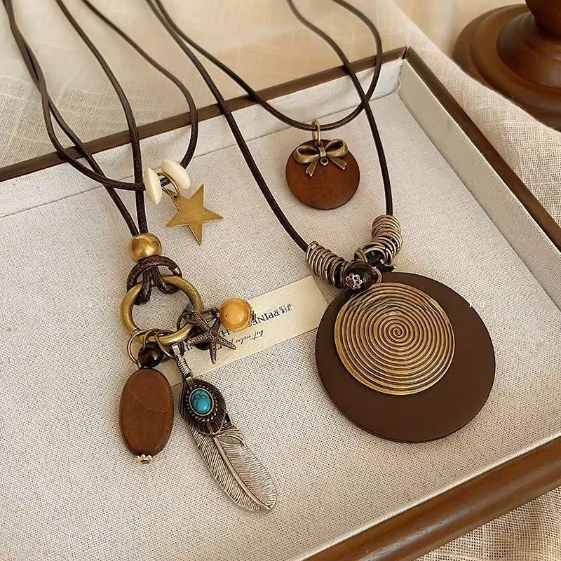 Chinese Retro Feather Necklace – product view 1