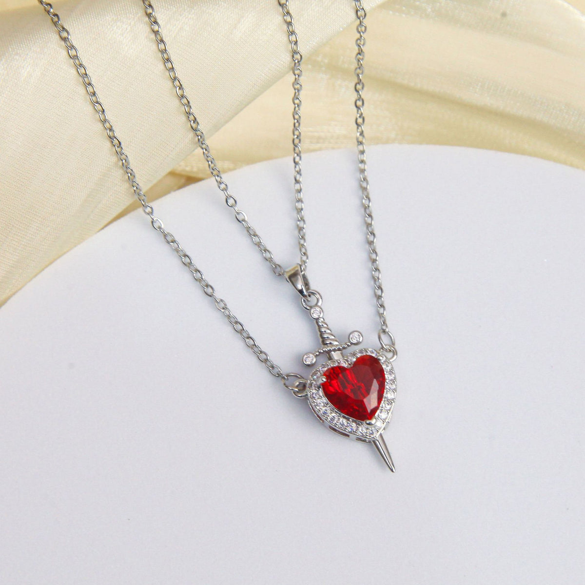 Heart Arrow Necklace – product view 2