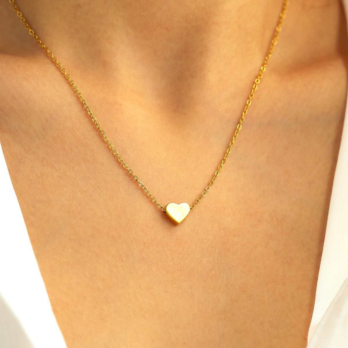 Minimalist Heart-shaped Pendant Necklace – product view 1