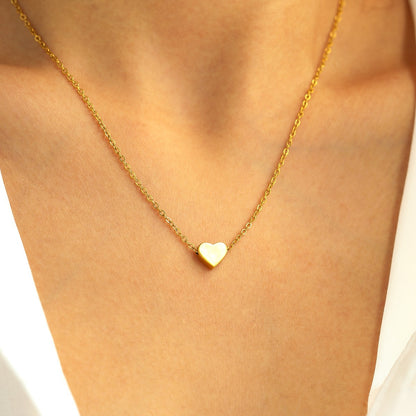 Minimalist Heart-shaped Pendant Necklace – product view 1