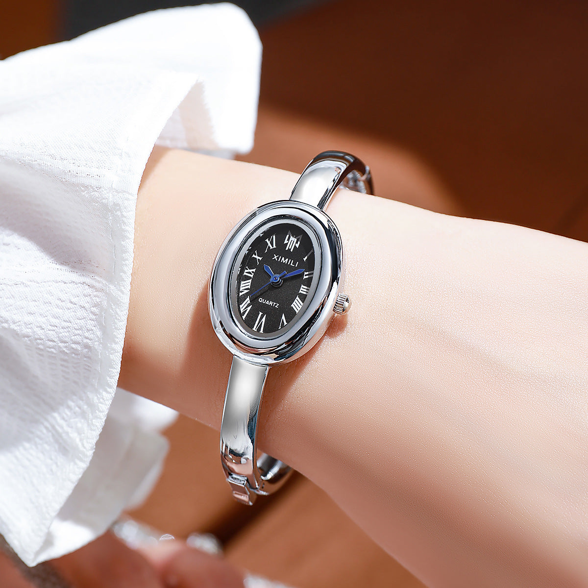 Oval Stainless Steel Quartz Watch – product view 9