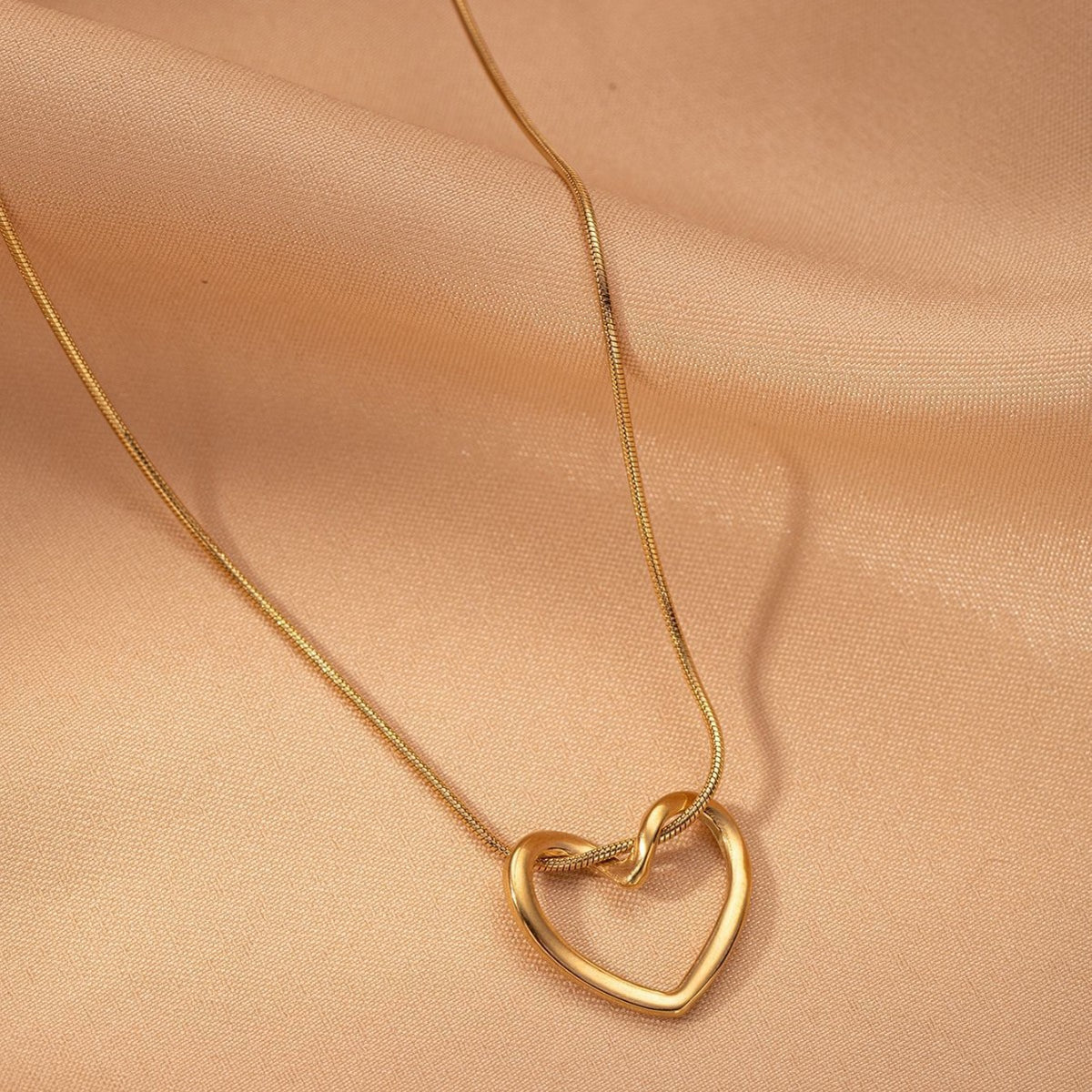 Hollow Heart Titanium Steel Necklace – product view 1