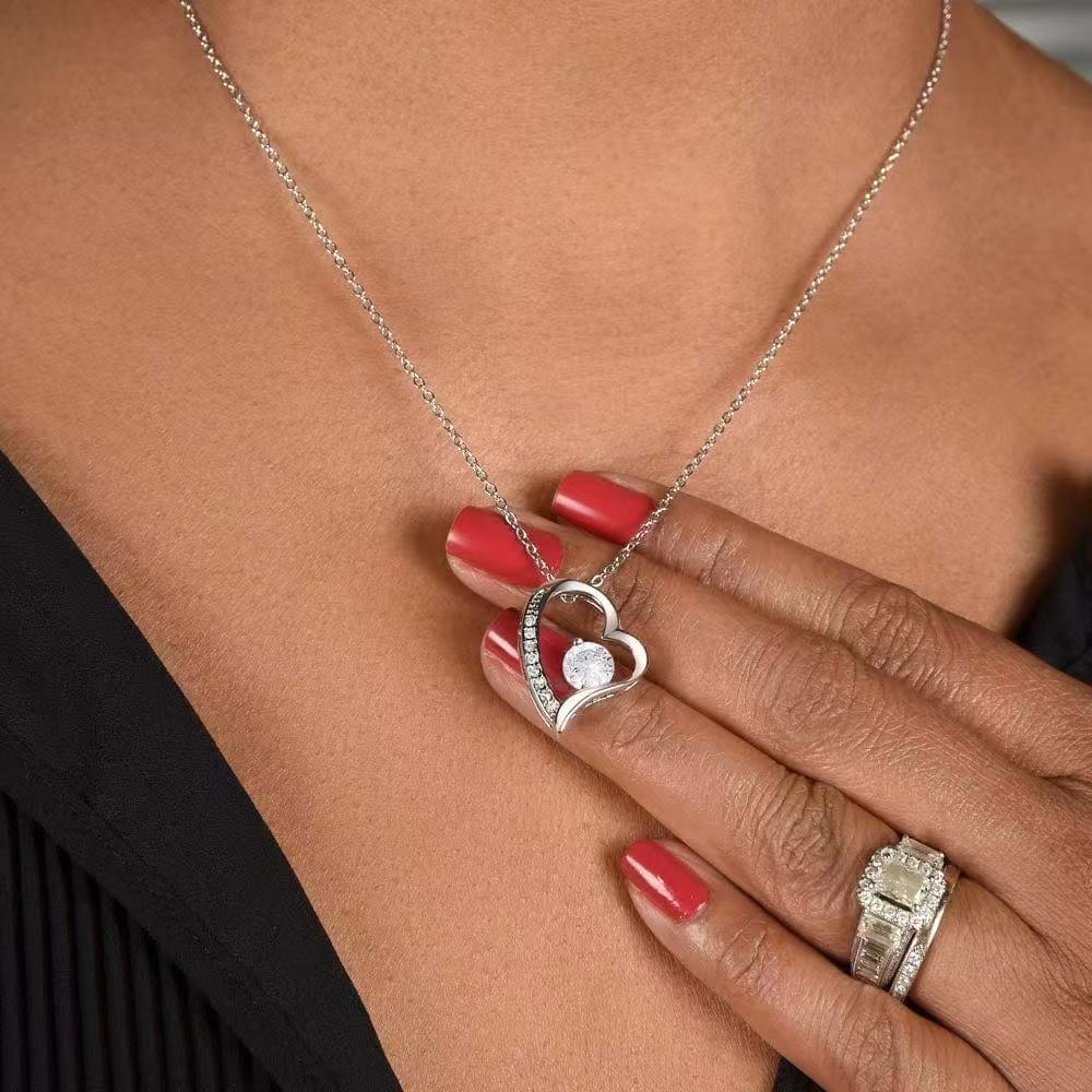 Hollowed-out Heart-shaped Necklace – product view 7