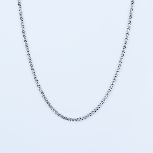 Silver-tone curb chain necklace with clasp and link details