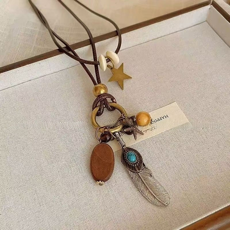 Chinese Retro Feather Necklace – product view 4