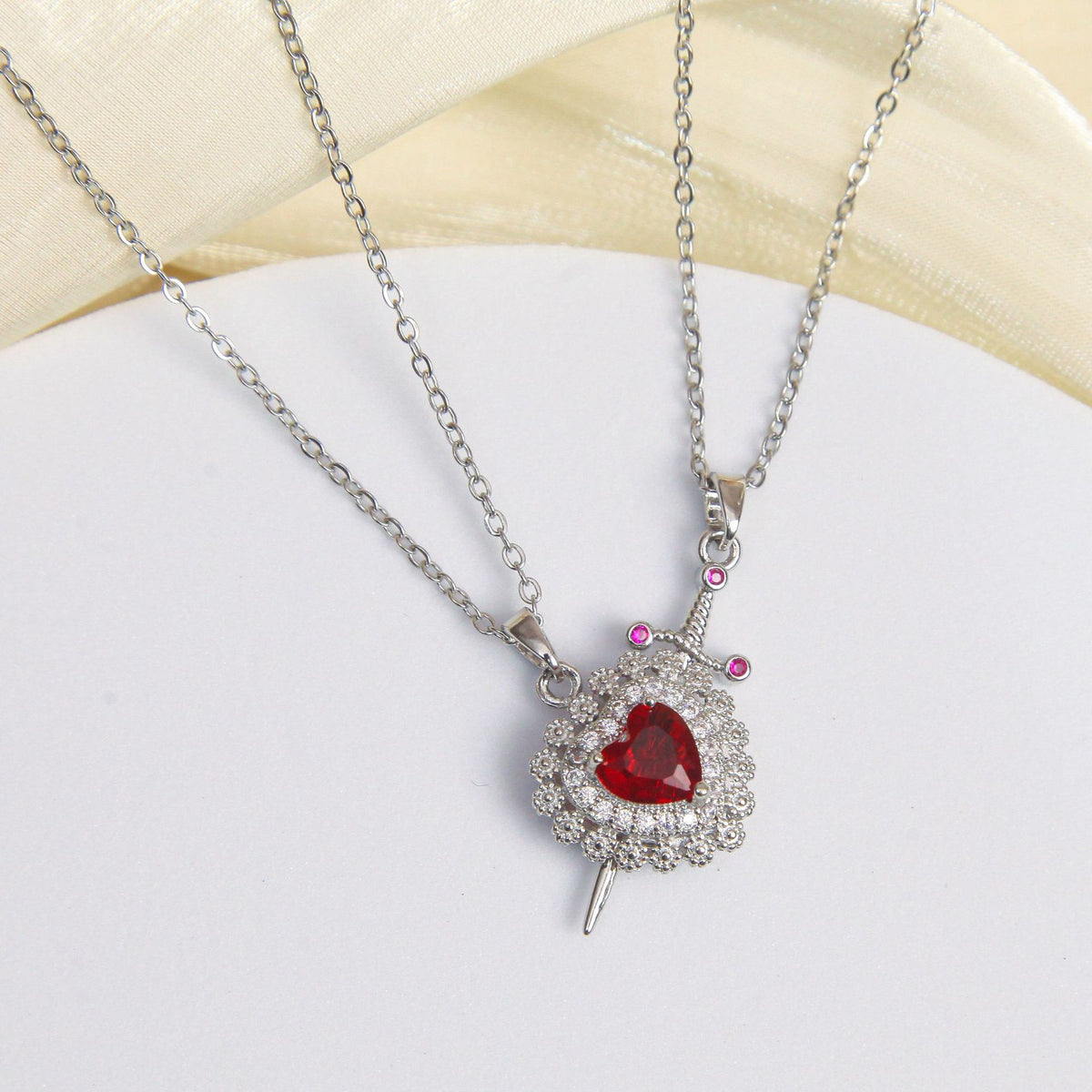 Heart Arrow Necklace – product view 3