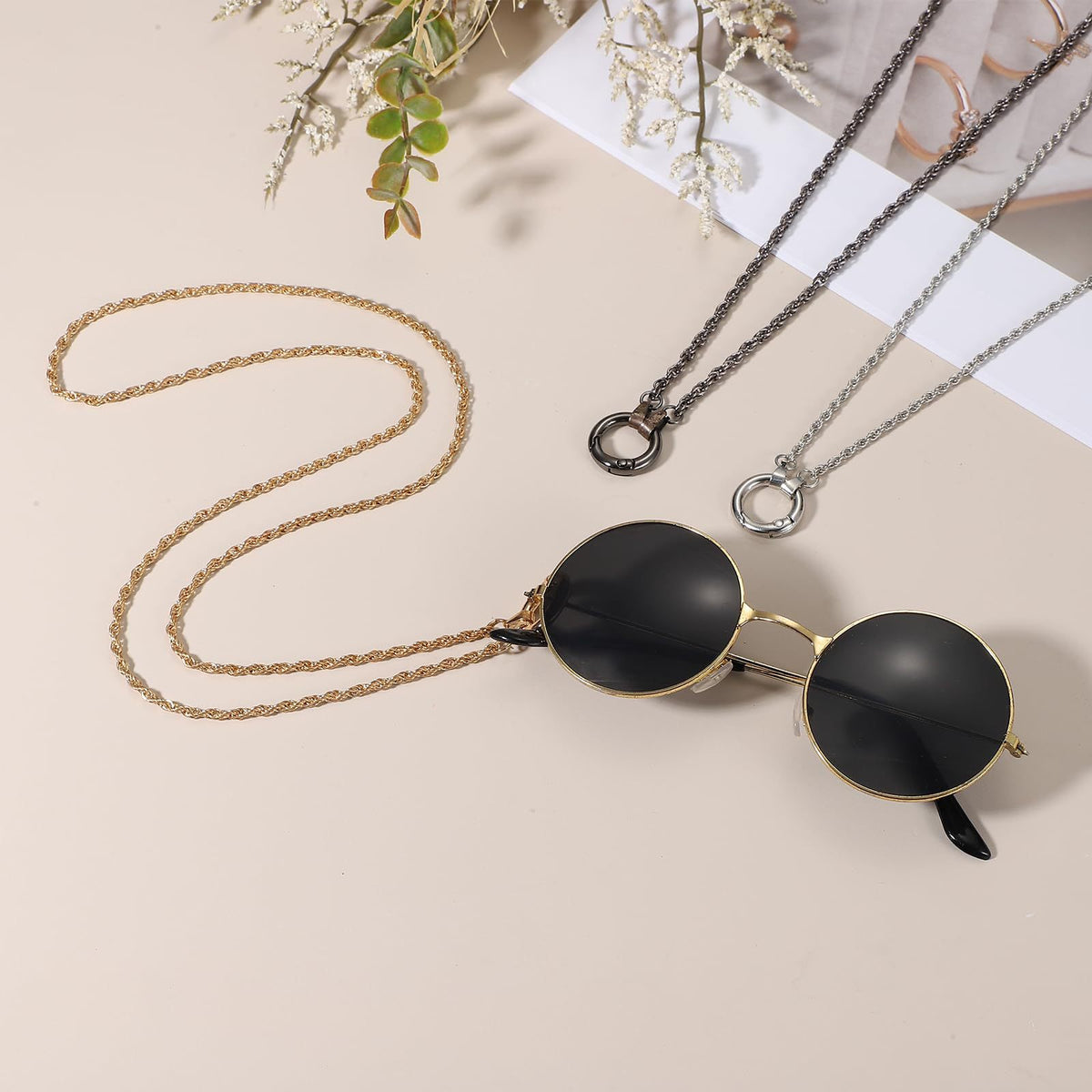 Hinged-ring Pendant Necklace – product view 2