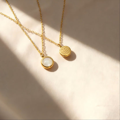 Round Cat Eye Necklace – product view 2