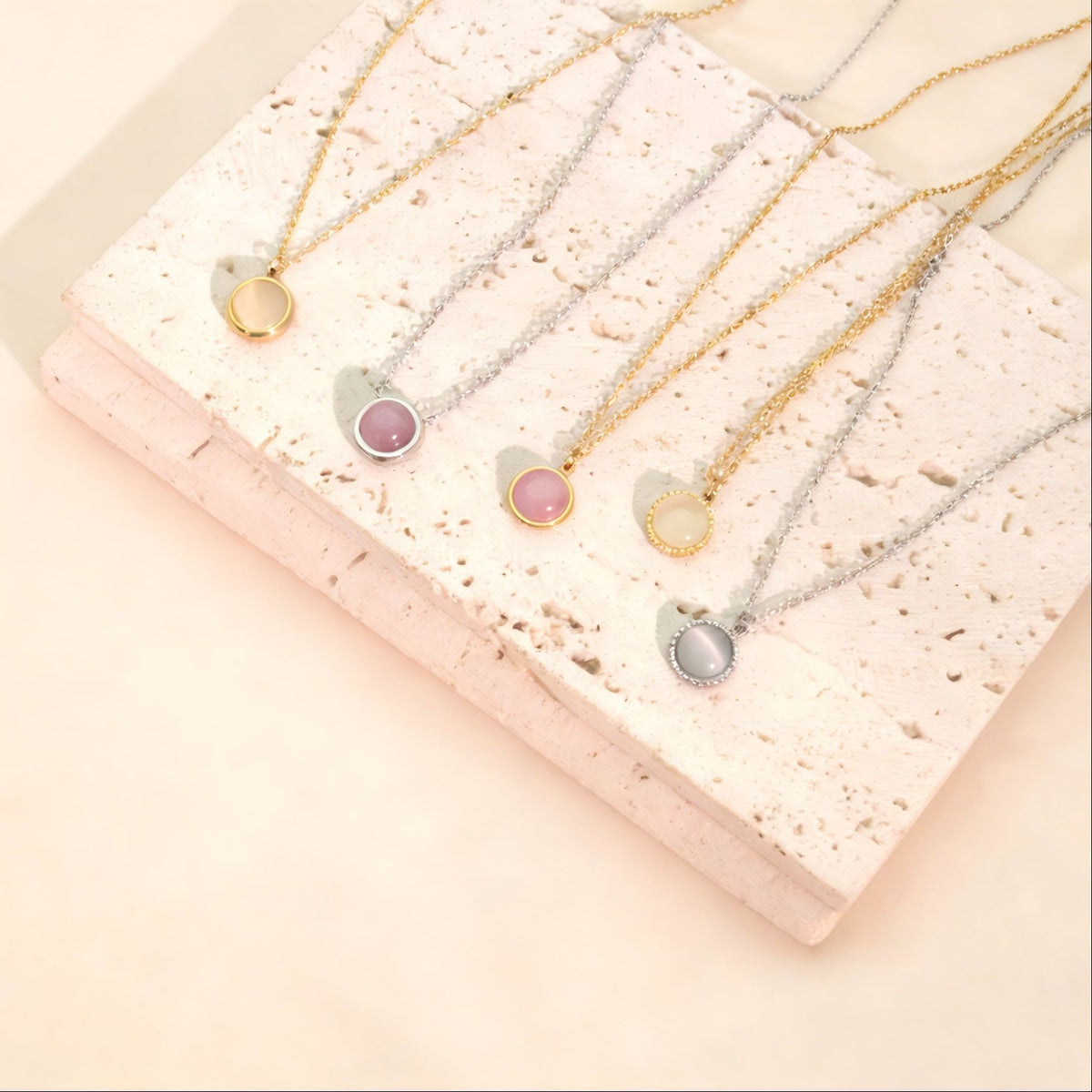 Round Cat Eye Necklace – product view 1