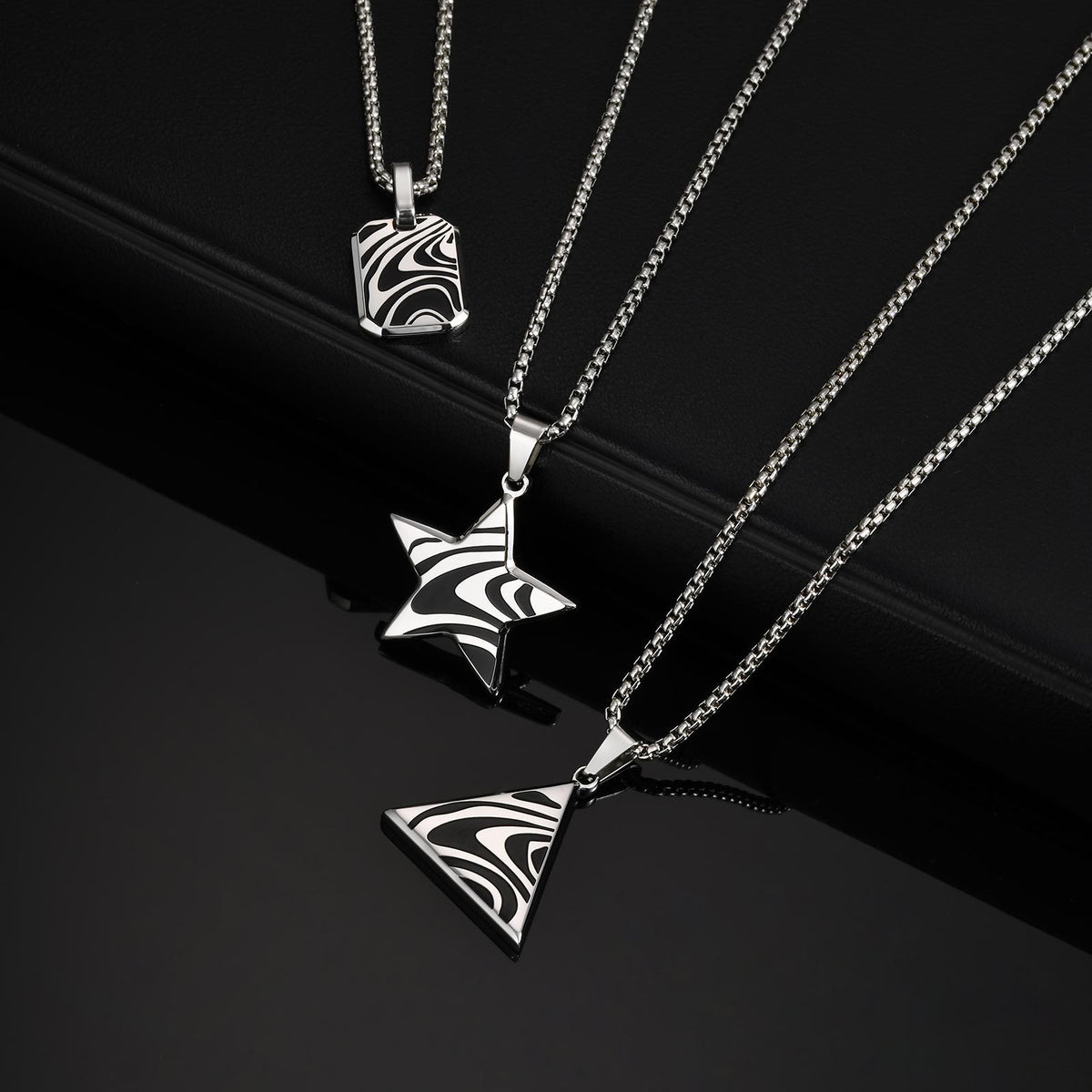 Wavy Star Pendant Necklace – product view 3