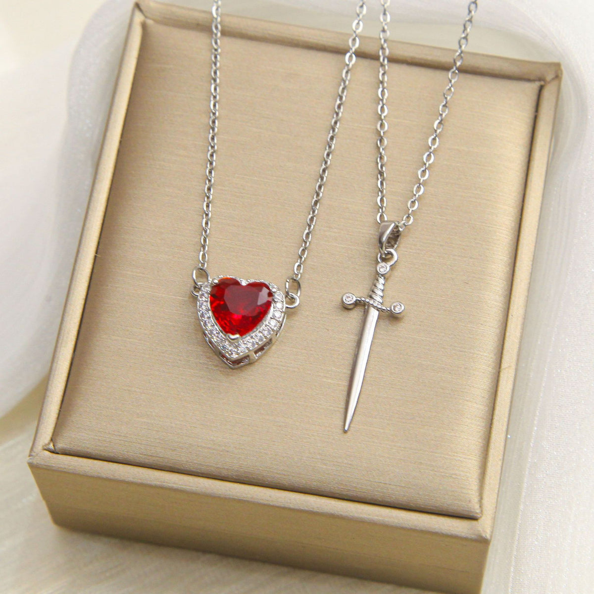 Heart Arrow Necklace – product view 1