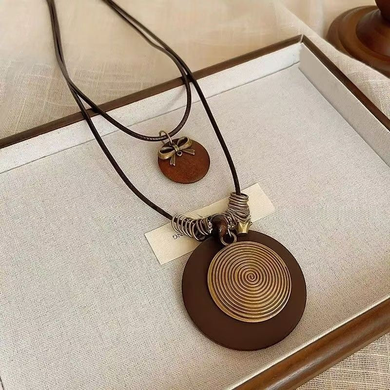 Chinese Retro Feather Necklace – product view 5